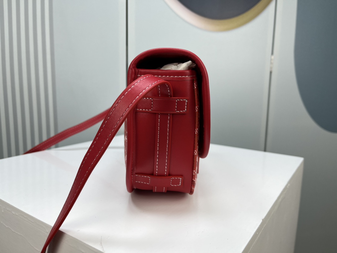 Goyard 邮差包 明星同款，新比例小方形包包 简洁大气实用的小方包 获得很多明星喜爱 手绘花纹特别有自己的特色 Si
