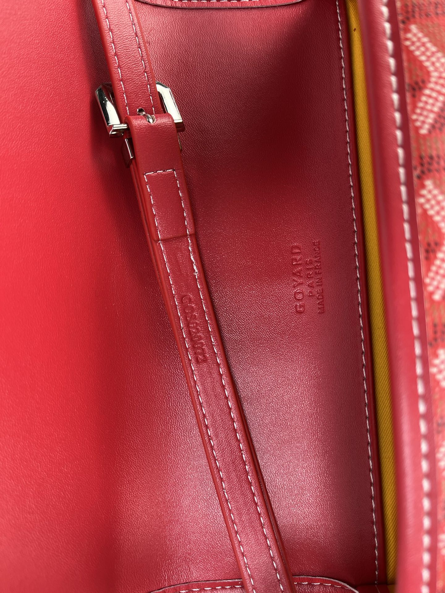 Goyard 邮差包 明星同款，新比例小方形包包 简洁大气实用的小方包 获得很多明星喜爱 手绘花纹特别有自己的特色 Si
