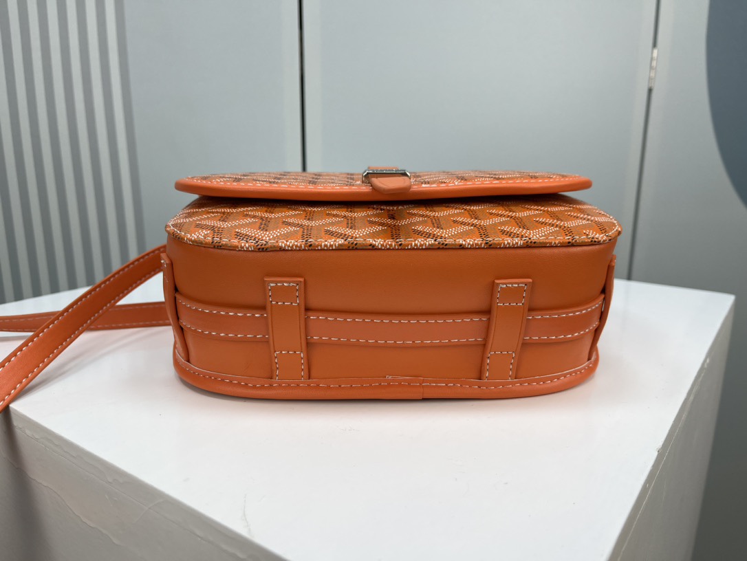 Goyard 邮差包 明星同款,新比例小方形包包 简洁大气实用的小方包 获得很多明星喜爱 手绘花纹特别有自己的特色 Si Goyard 邮差包 明星同款,新比例小方形包包 简洁大气实用的小方包 获得很多明星喜爱 手绘花纹特别有自己的特色 Si