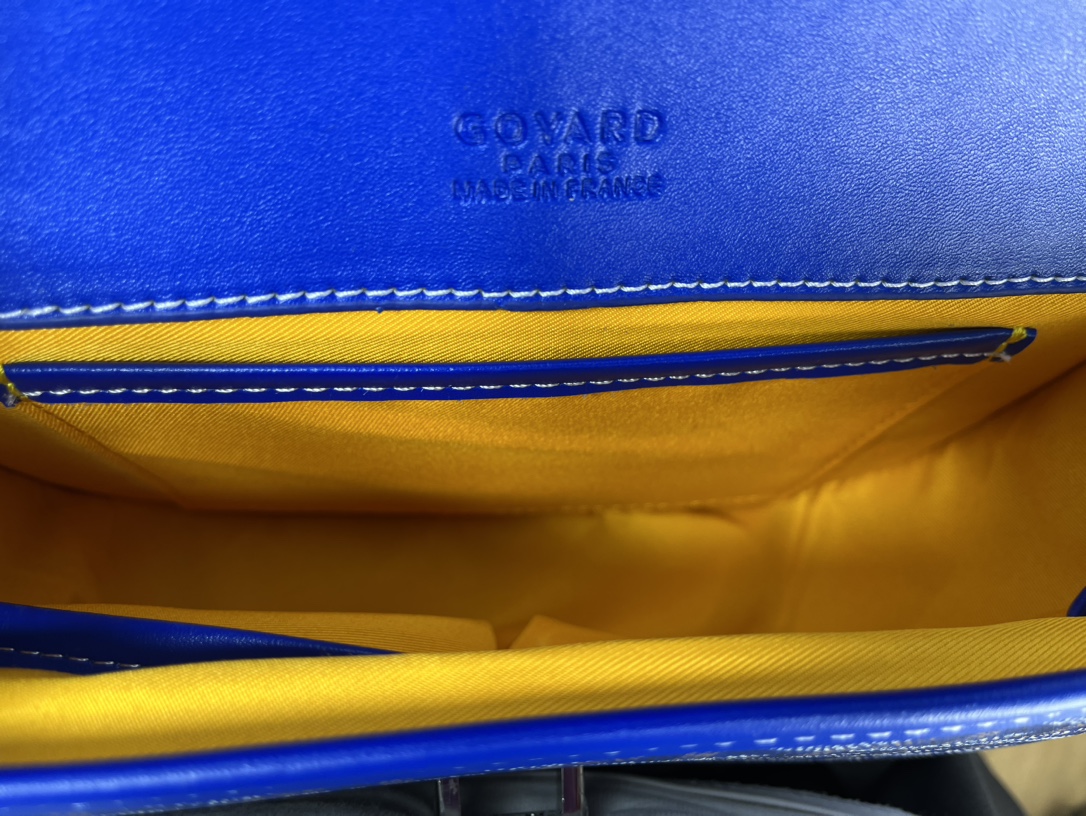 Goyard 邮差包 明星同款，新比例小方形包包 简洁大气实用的小方包 获得很多明星喜爱 手绘花纹特别有自己的特色 Si
