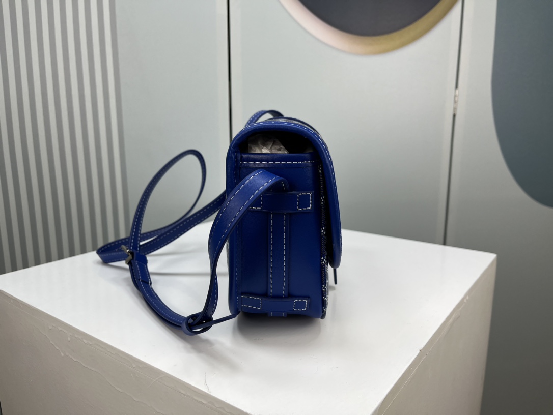 Goyard 邮差包 明星同款，新比例小方形包包 简洁大气实用的小方包 获得很多明星喜爱 手绘花纹特别有自己的特色 Si
