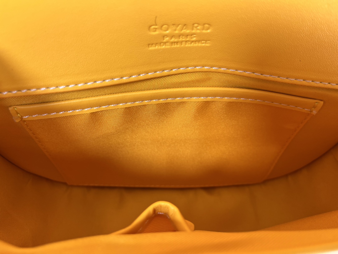 Goyard 邮差包 明星同款，新比例小方形包包 简洁大气实用的小方包 获得很多明星喜爱 手绘花纹特别有自己的特色 Si