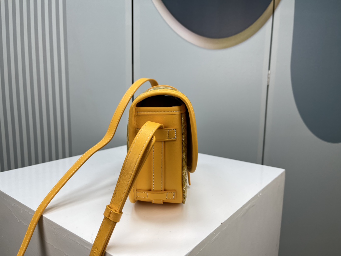 Goyard 邮差包 明星同款，新比例小方形包包 简洁大气实用的小方包 获得很多明星喜爱 手绘花纹特别有自己的特色 Si