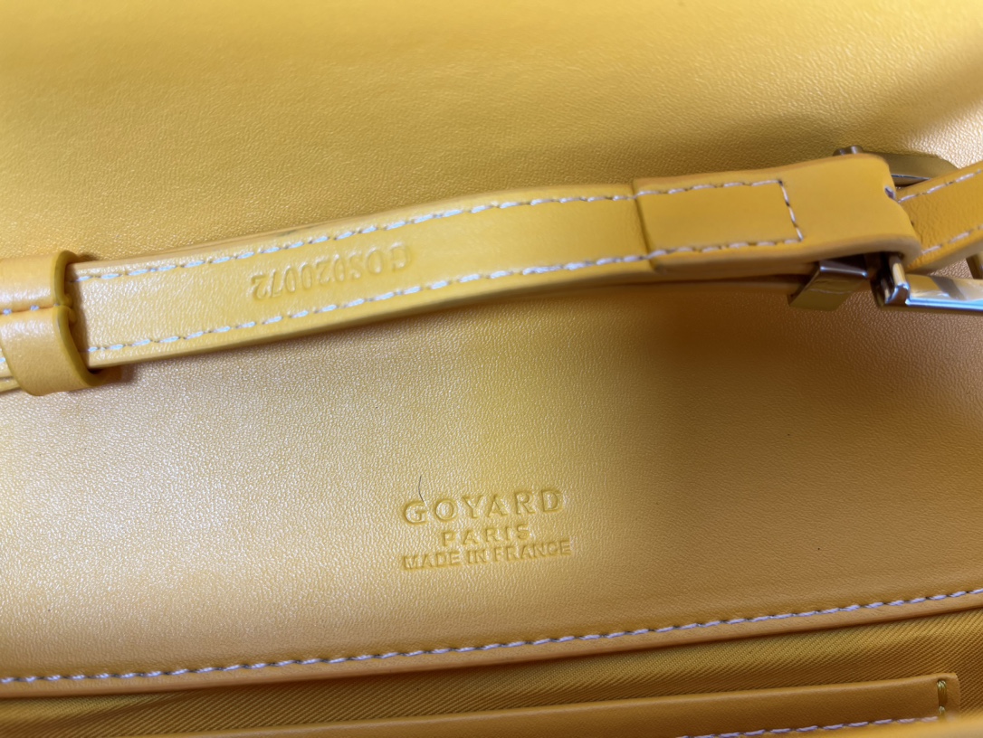 Goyard 邮差包 明星同款，新比例小方形包包 简洁大气实用的小方包 获得很多明星喜爱 手绘花纹特别有自己的特色 Si