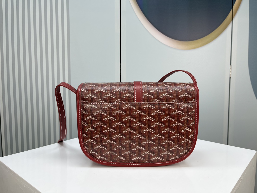 Goyard 邮差包 明星同款,新比例小方形包包 简洁大气实用的小方包 获得很多明星喜爱 手绘花纹特别有自己的特色 Si Goyard 邮差包 明星同款,新比例小方形包包 简洁大气实用的小方包 获得很多明星喜爱 手绘花纹特别有自己的特色 Si