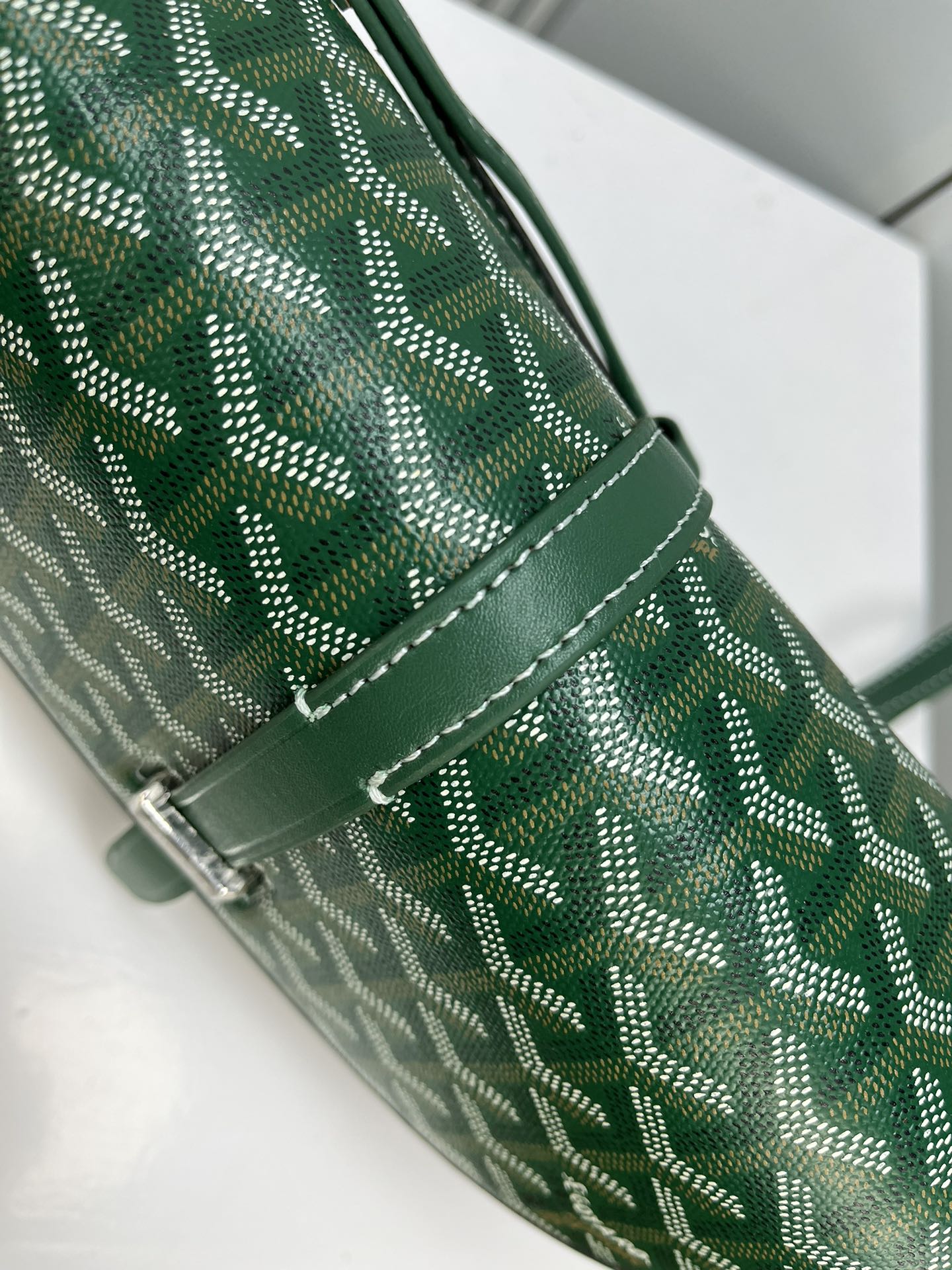 Goyard 邮差包 明星同款，新比例小方形包包 简洁大气实用的小方包 获得很多明星喜爱 手绘花纹特别有自己的特色 Si