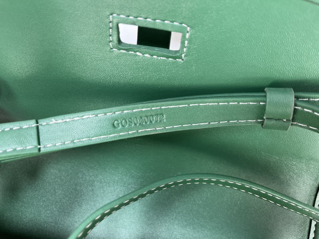 Goyard 邮差包 明星同款，新比例小方形包包 简洁大气实用的小方包 获得很多明星喜爱 手绘花纹特别有自己的特色 Si
