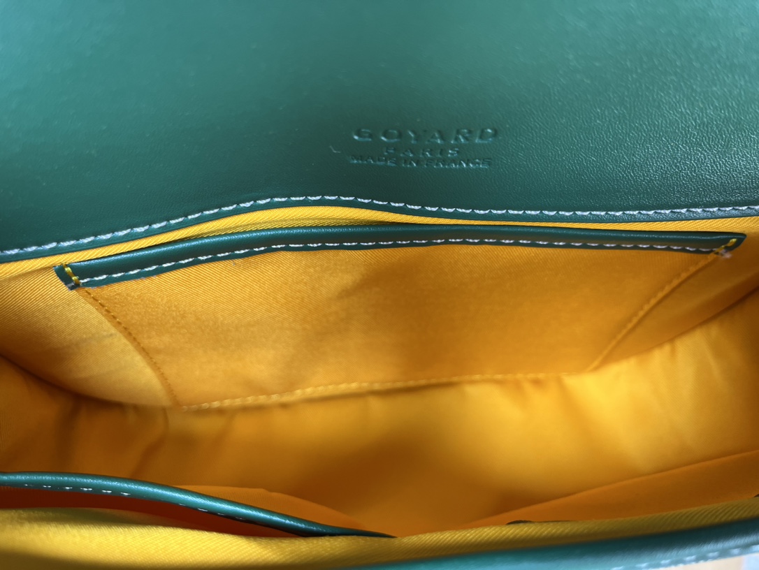 Goyard 邮差包 明星同款，新比例小方形包包 简洁大气实用的小方包 获得很多明星喜爱 手绘花纹特别有自己的特色 Si