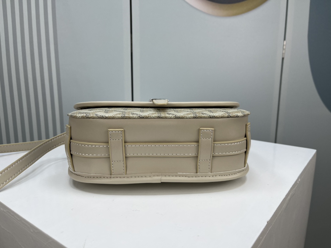 Goyard 邮差包 明星同款，新比例小方形包包 简洁大气实用的小方包 获得很多明星喜爱 手绘花纹特别有自己的特色 Si