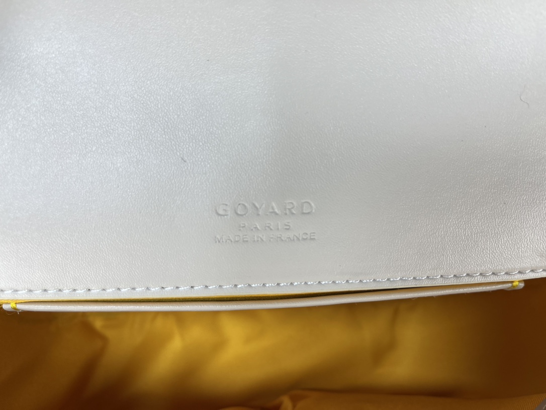 Goyard 邮差包 明星同款，新比例小方形包包 简洁大气实用的小方包 获得很多明星喜爱 手绘花纹特别有自己的特色 Si