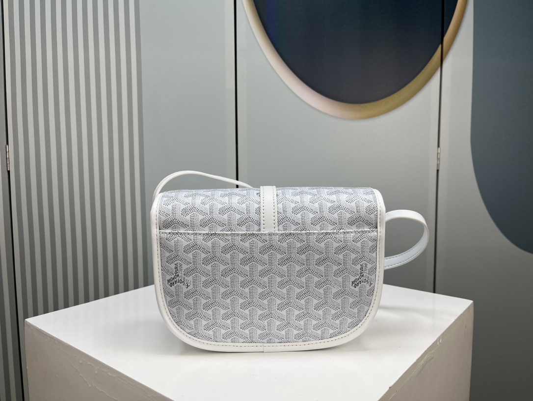 Goyard 邮差包 明星同款,新比例小方形包包 简洁大气实用的小方包 获得很多明星喜爱 手绘花纹特别有自己的特色 Si Goyard 邮差包 明星同款,新比例小方形包包 简洁大气实用的小方包 获得很多明星喜爱 手绘花纹特别有自己的特色 Si