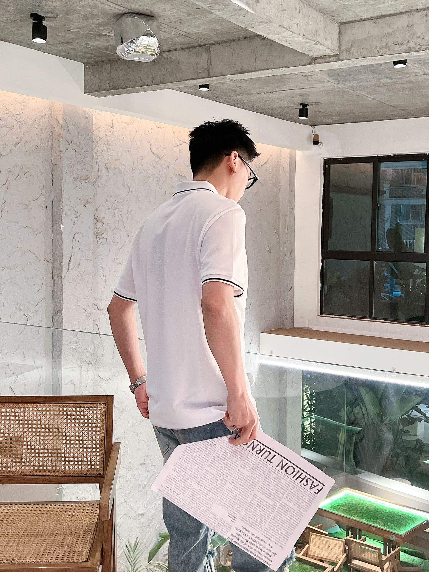 P100 DG 2025ss时尚翻领 Polo衫短袖 贸易公司渠道订单，官网同步发售，简约大气，时尚百搭，品相更是无法挑剔!!面料这块品质也是一如既往的高规格，选用客供进口定织纯棉珠地网眼面料，柔软挺阔有型、透气舒适。上身垂感好，不易变形!更不易褪色!干净清爽的基础 POLO衫版型，小巧而挺括的尖领有型又时尚，胸前立体刺绣logo，使得整体的上身效果更加的低调奢华，高贵典雅!彰显出别样的风味!商务休闲，时尚百搭，简直是每位成功男士的必备单品!! 尺码：s&mdash;xxl