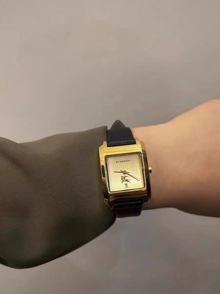 “Exclusive 210 Sale: Burberry Watch – Essential for Fashionable Women” - 图片 3