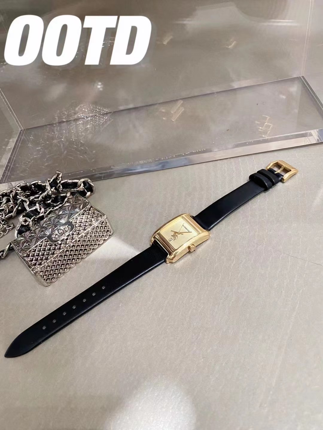“Exclusive Burberry Watch Sale: Elevate Your Fashion Charms with Quality” - 图片 5