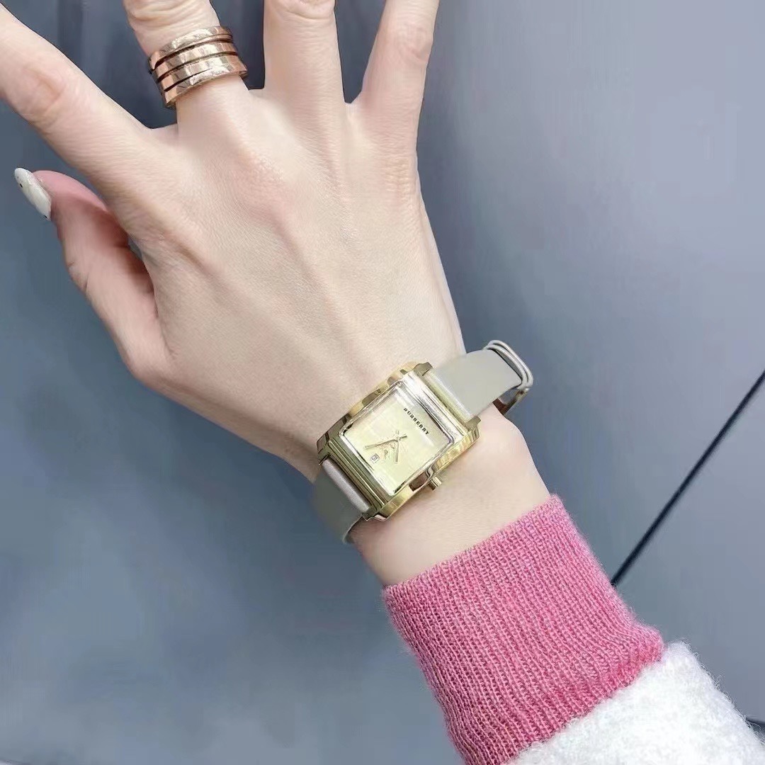 “Exclusive Burberry Watch Sale: Elevate Your Fashion Charms with Quality” - 图片 9