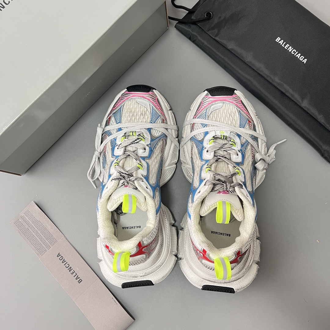 Balenciaga 纯 本Balenciaga Phantom Sneaker 巴黎世家全新做旧十代粉蓝潮流跑鞋 在延续 Track Trainer 户外轮廓和复杂鞋面结构的同时