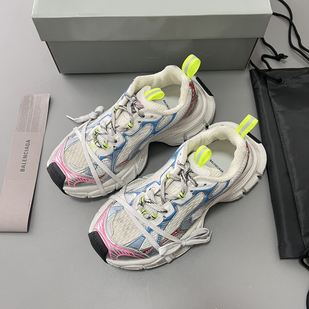 Balenciaga 纯 本Balenciaga Phantom Sneaker 巴黎世家全新做旧十代粉蓝潮流跑鞋 在延续 Track Trainer 户外轮廓和复杂鞋面结构的同时