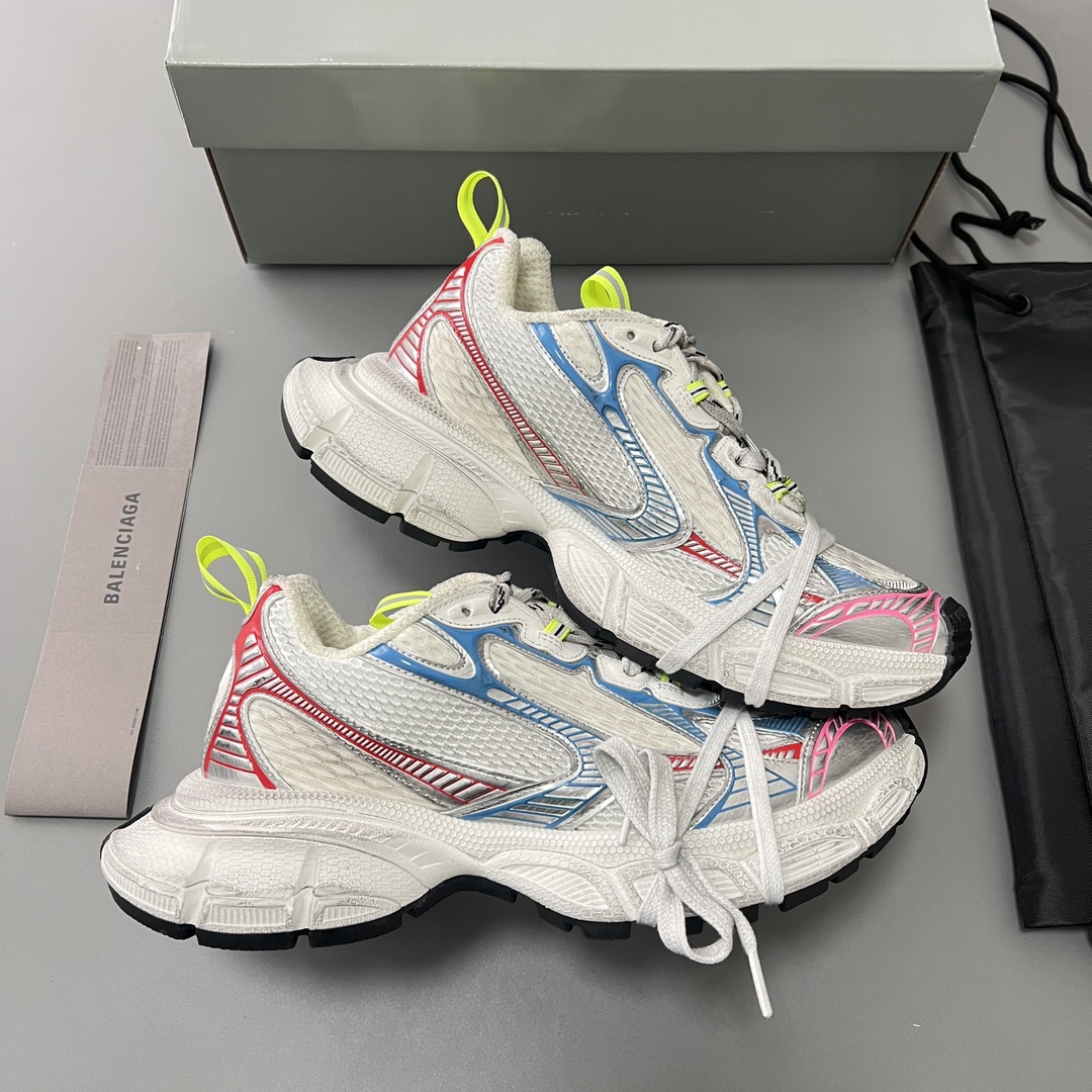 Balenciaga 纯 本Balenciaga Phantom Sneaker 巴黎世家全新做旧十代粉蓝潮流跑鞋 在延续 Track Trainer 户外轮廓和复杂鞋面结构的同时