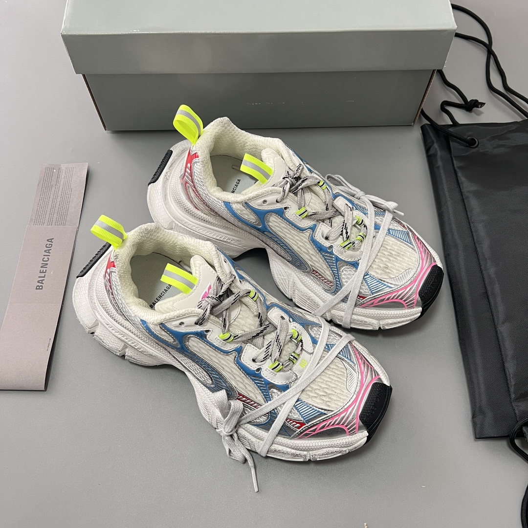 Balenciaga 纯 本Balenciaga Phantom Sneaker 巴黎世家全新做旧十代粉蓝潮流跑鞋 在延续 Track Trainer 户外轮廓和复杂鞋面结构的同时