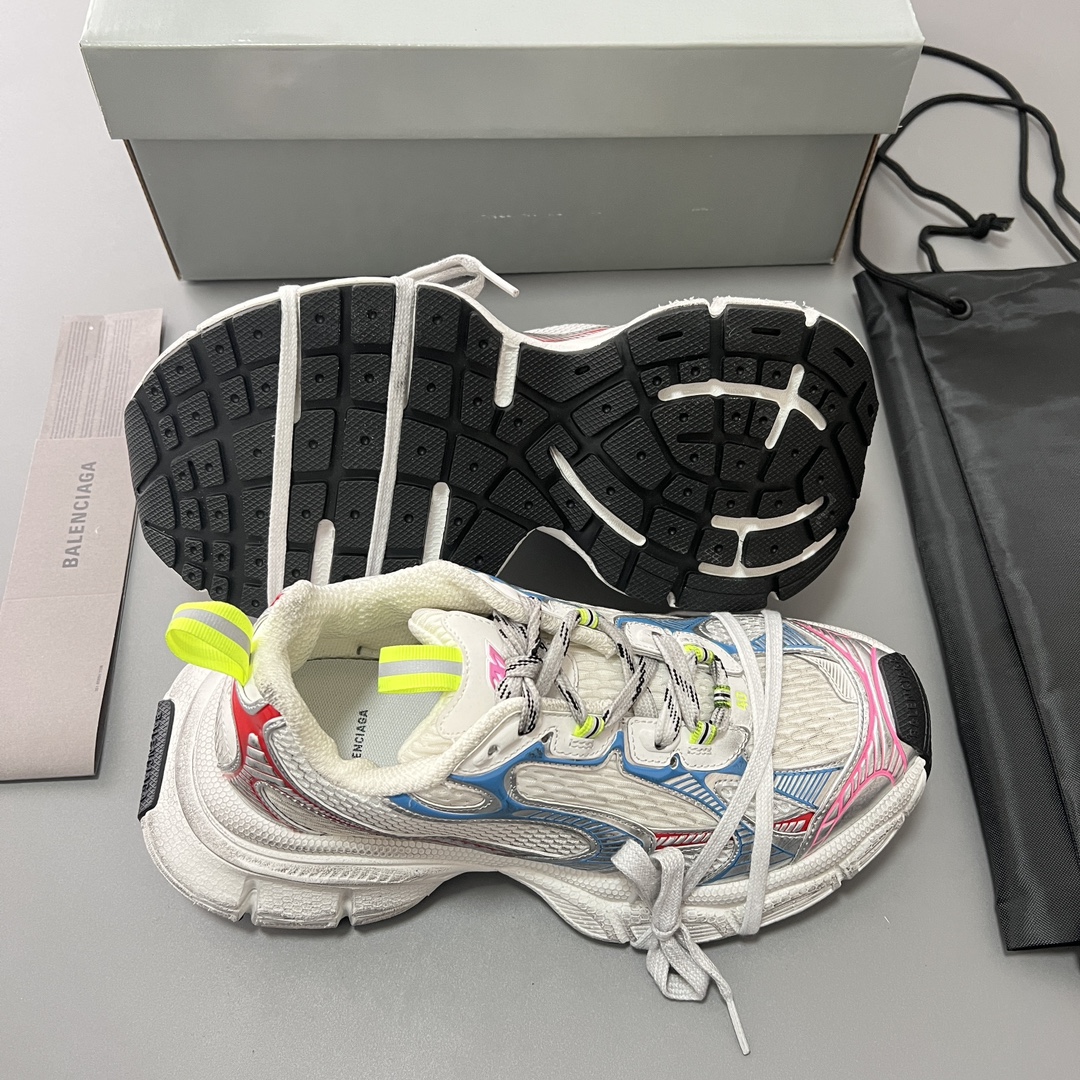 Balenciaga 纯 本Balenciaga Phantom Sneaker 巴黎世家全新做旧十代粉蓝潮流跑鞋 在延续 Track Trainer 户外轮廓和复杂鞋面结构的同时