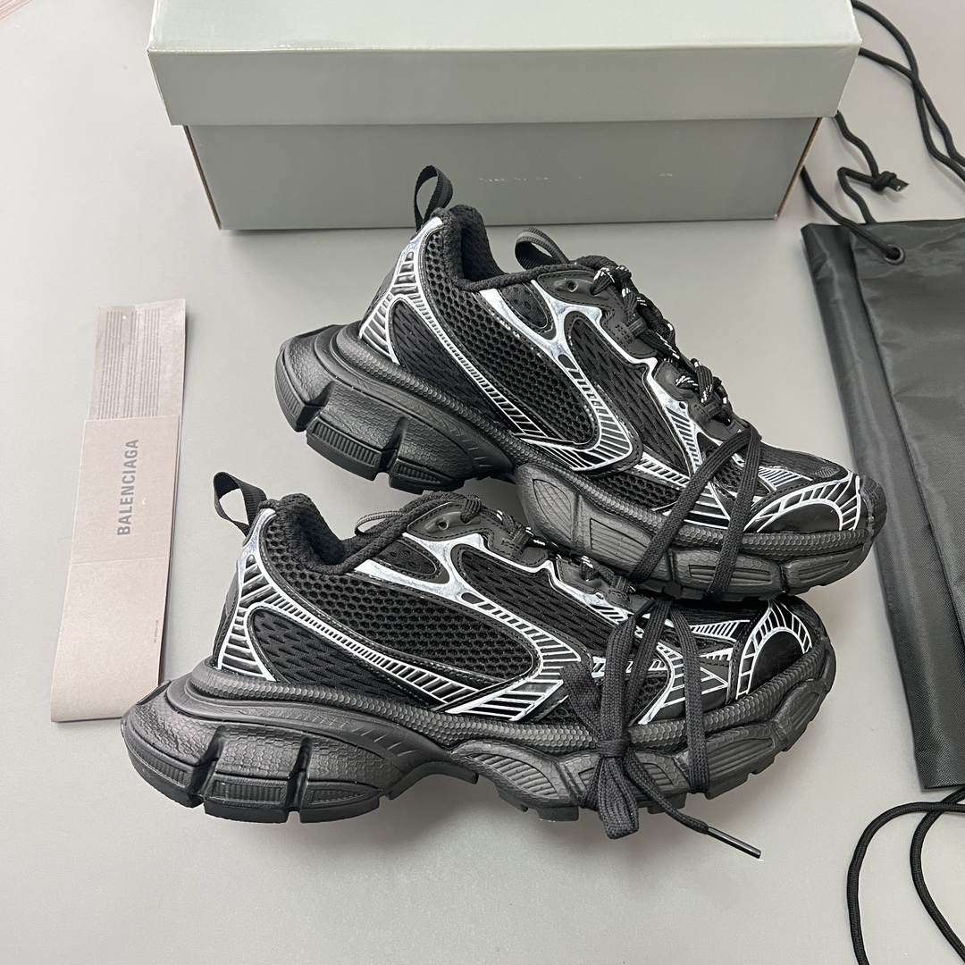 Balenciaga 纯 本Balenciaga Phantom Sneaker 巴黎世家全新做旧十代黑白潮流跑鞋 在延续 Track Trainer 户外轮廓和复杂鞋面结构的同时