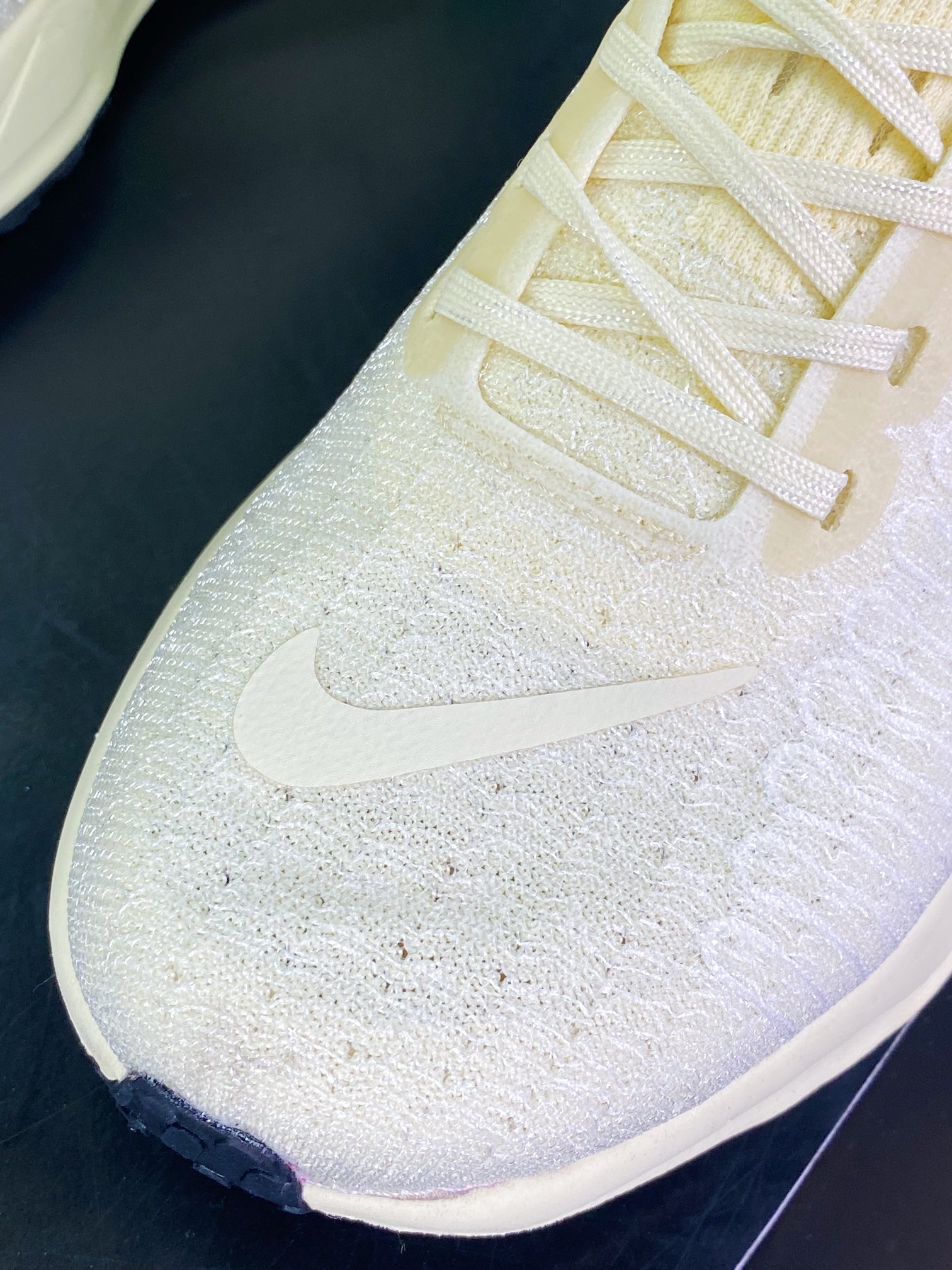 220 ZoomX Invincible Run Flyknit 3”White/Black/Blue/Pink”慢跑鞋“针织米白”DR2615-121
