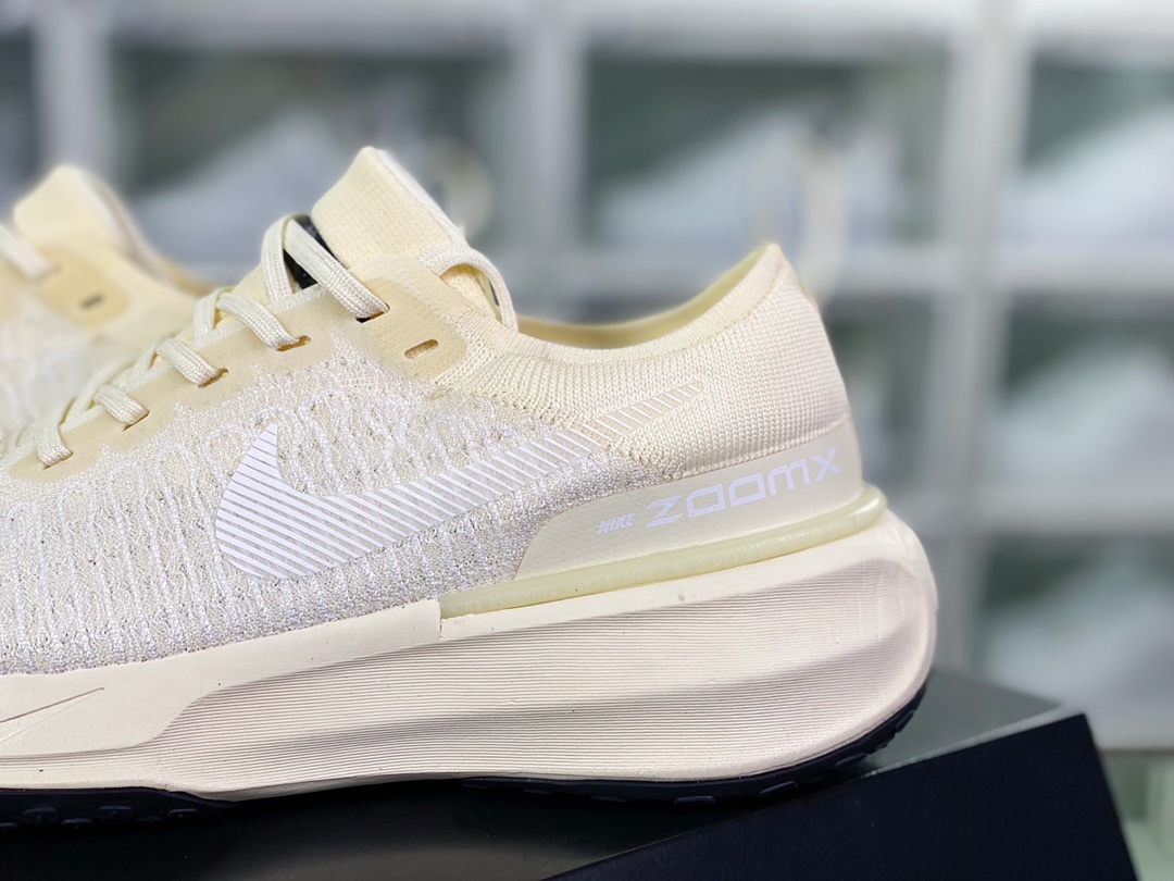 220 ZoomX Invincible Run Flyknit 3”White/Black/Blue/Pink”慢跑鞋“针织米白”DR2615-121
