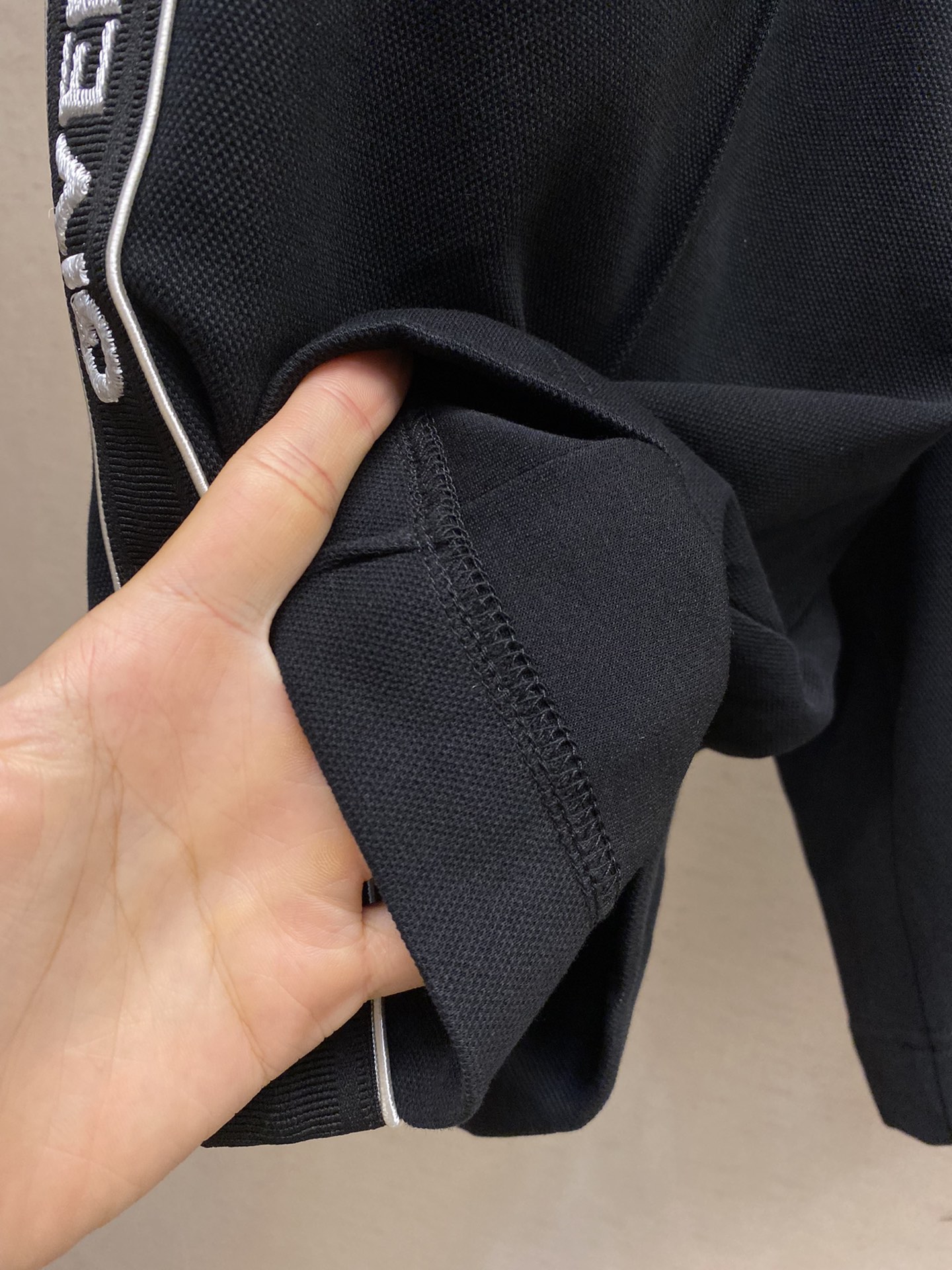 GivenchyGVC织带字母运动短裤定制科技纤维面料定织新款白色字母织带起订量就3000米以上裤袋隐藏