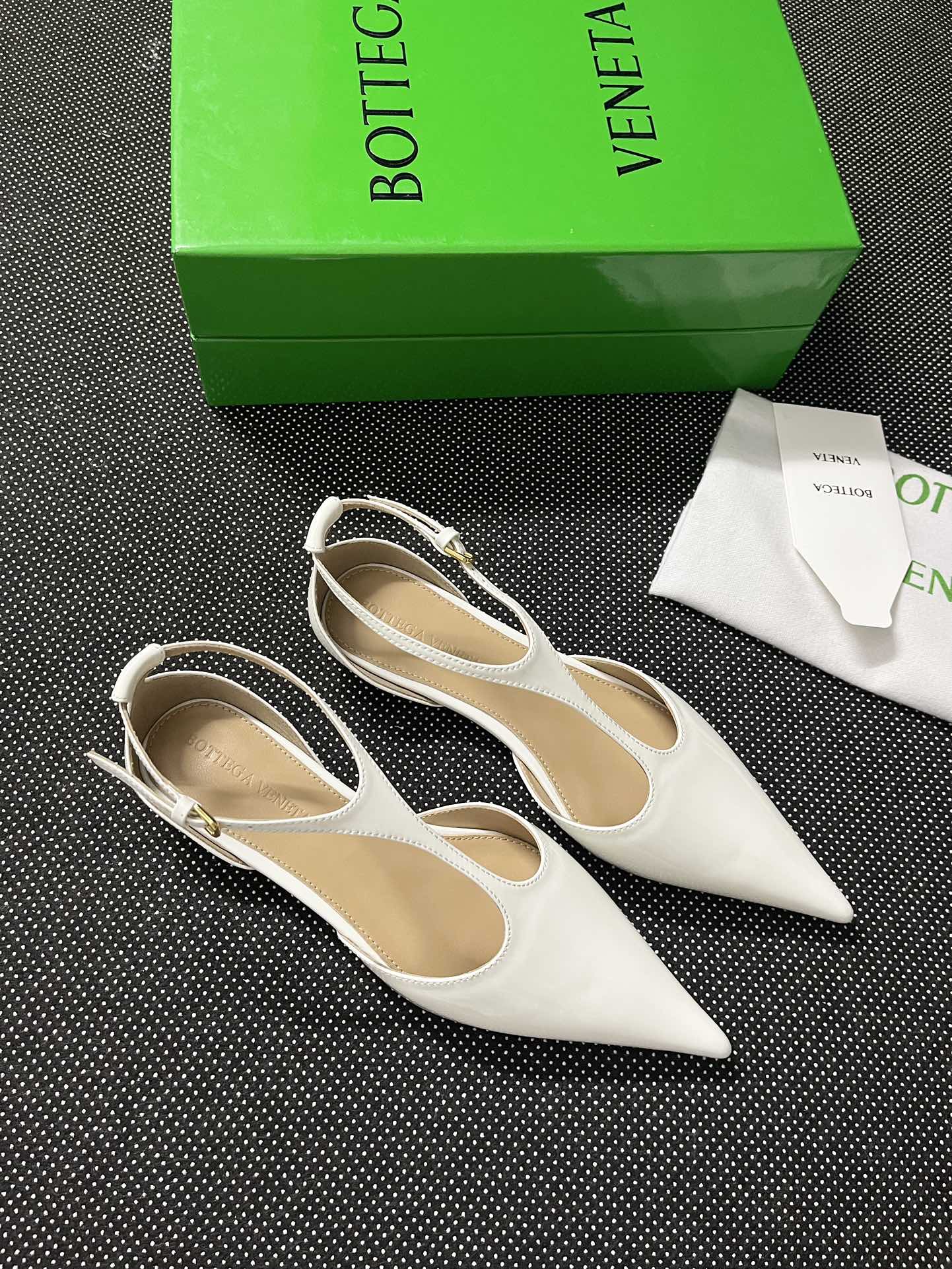 New Bottegaveneta P750: Unisex Super-Fatal Product with Custom Calf Paint and Sheepskin. - 图片 3