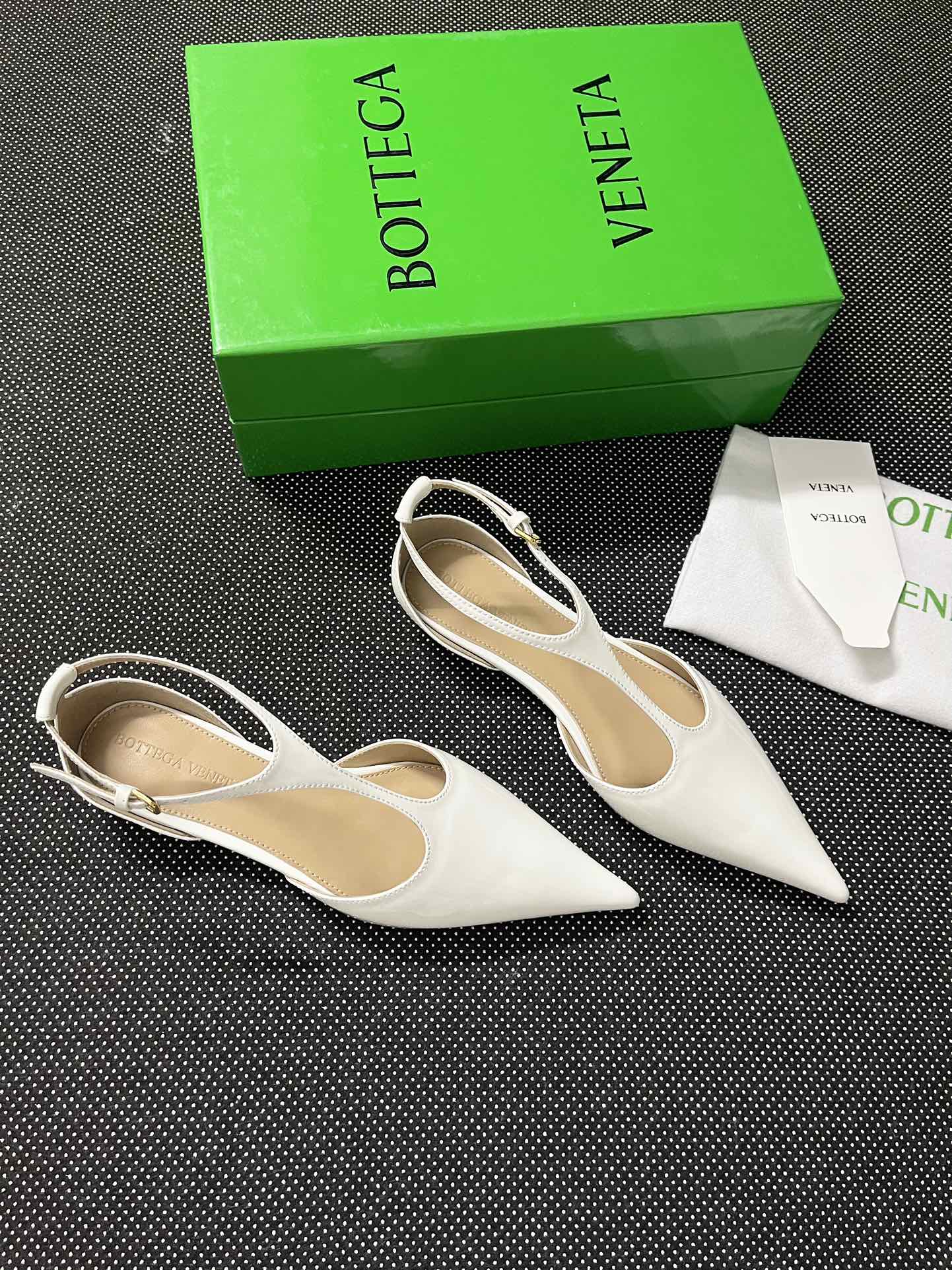 New Bottegaveneta P750: Unisex Super-Fatal Product with Custom Calf Paint and Sheepskin. - 图片 5