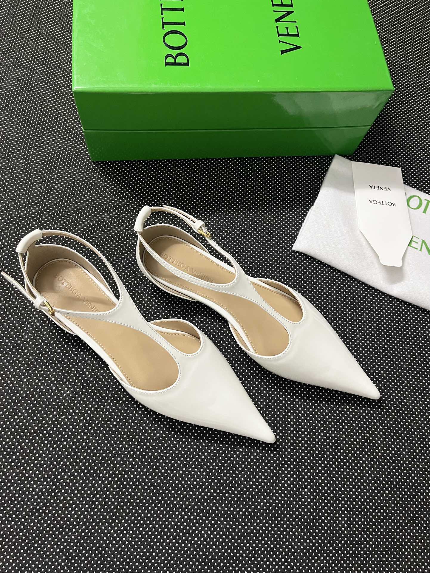 New Bottegaveneta P750: Unisex Super-Fatal Product with Custom Calf Paint and Sheepskin. - 图片 2