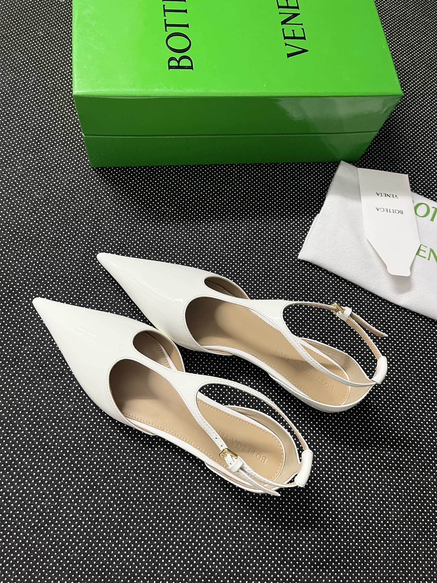 New Bottegaveneta P750: Unisex Super-Fatal Product with Custom Calf Paint and Sheepskin. - 图片 1