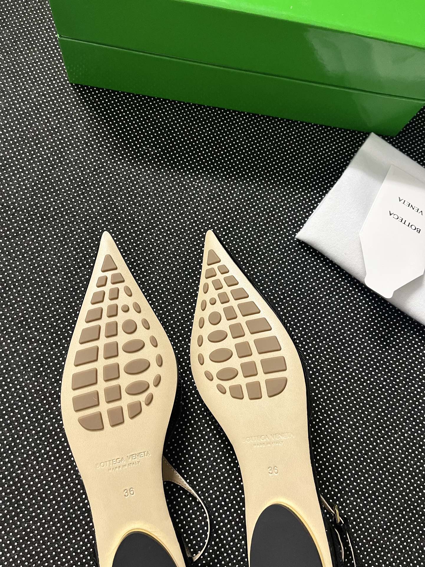 New Bottegaveneta P750: Gender-Inclusive Super-Fatal Product with Custom Calf Paint and Sheep Pelts. - 图片 9