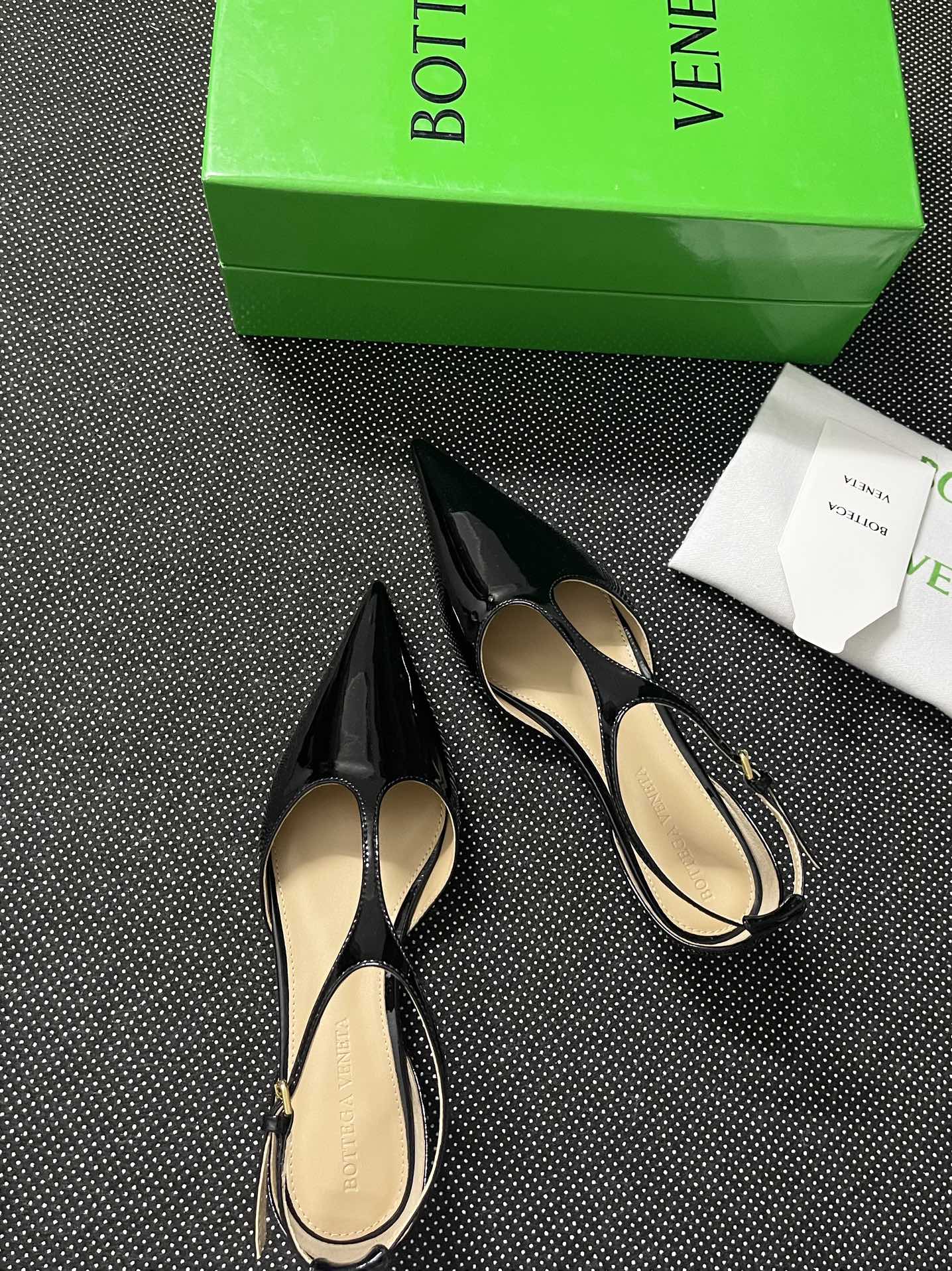 New Bottegaveneta P750: Gender-Inclusive Super-Fatal Product with Custom Calf Paint and Sheep Pelts. - 图片 6