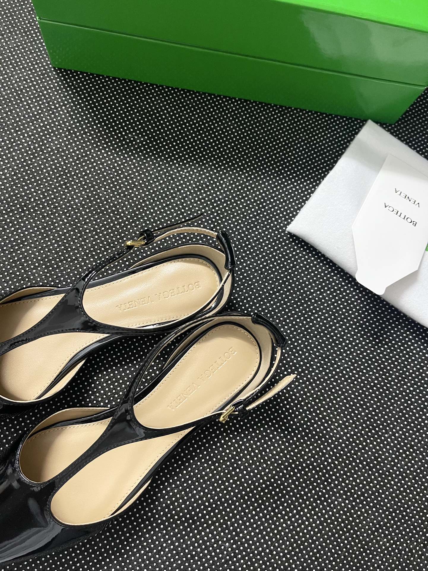 New Bottegaveneta P750: Gender-Inclusive Super-Fatal Product with Custom Calf Paint and Sheep Pelts. - 图片 8