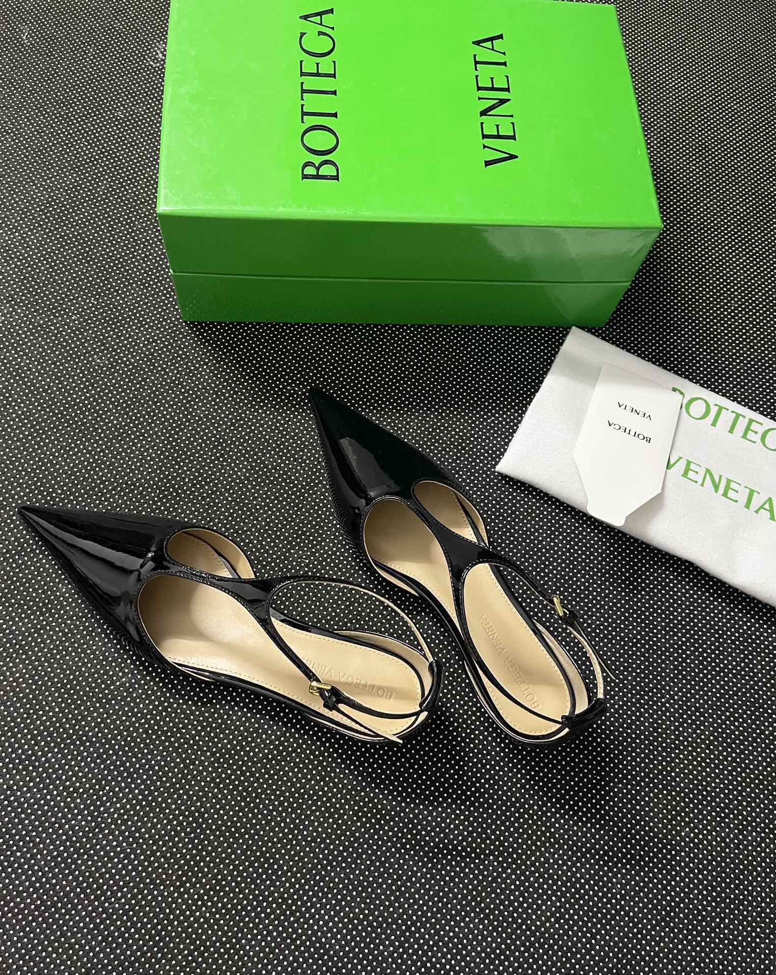 New Bottegaveneta P750: Gender-Inclusive Super-Fatal Product with Custom Calf Paint and Sheep Pelts. - 图片 5