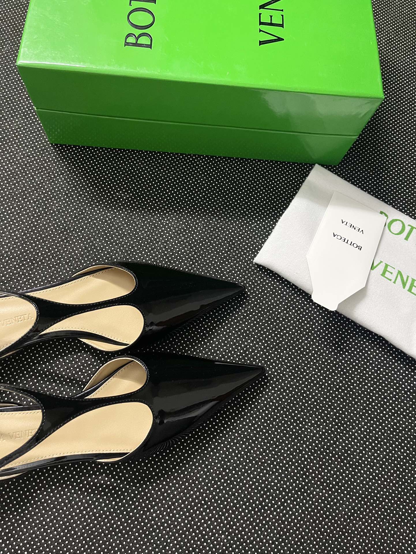 New Bottegaveneta P750: Gender-Inclusive Super-Fatal Product with Custom Calf Paint and Sheep Pelts. - 图片 7