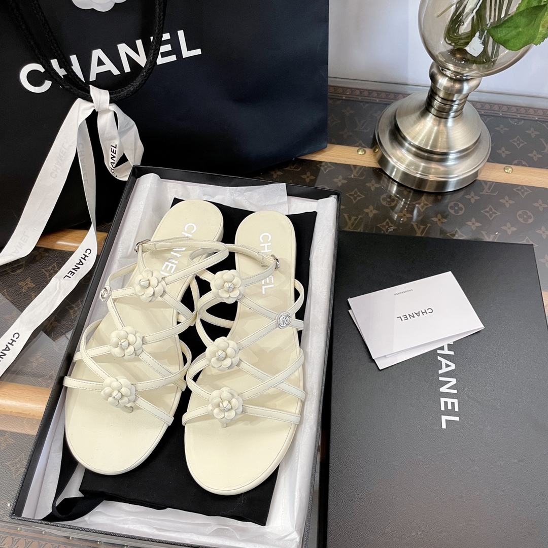 CHANEL Printemps-Été sandales plates, tongs – teint clair, élégant – qualité supérieure