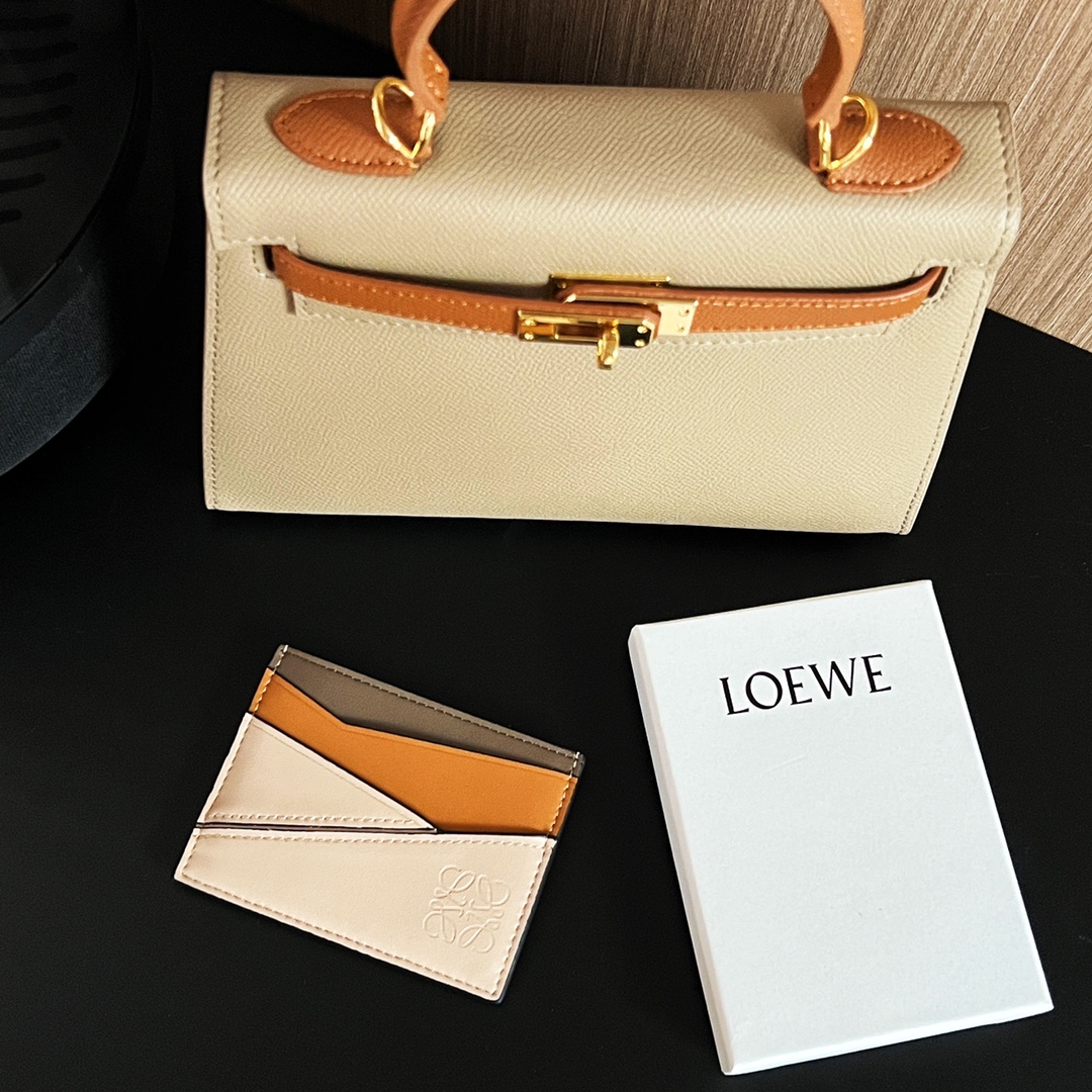 Loewe Designer
 Wallet Card pack
