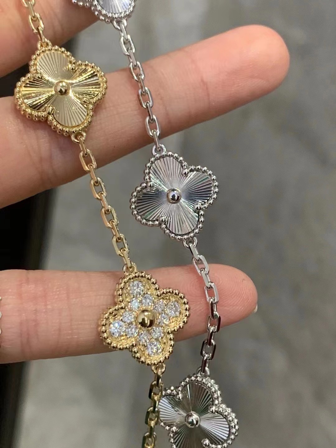 Van Cleef & Arpels Vca白金镭射五花