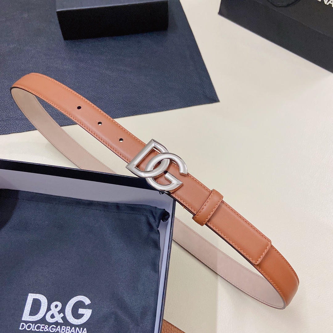 D&G杜嘉班纳双面小牛皮腰带缀以电镀