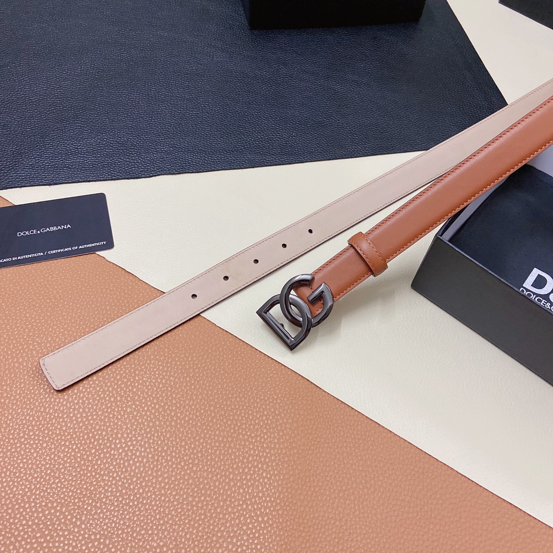 D&G杜嘉班纳双面小牛皮腰带缀以电镀