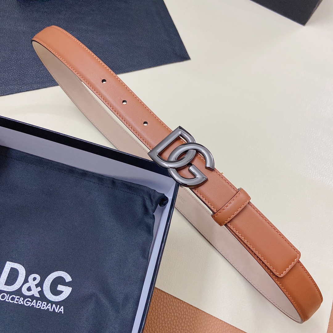 D&G杜嘉班纳双面小牛皮腰带缀以电镀