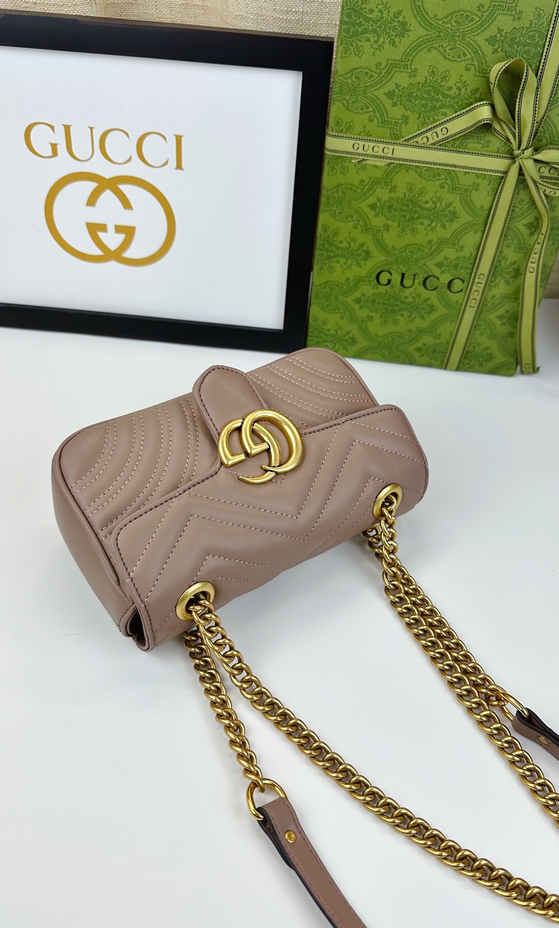 Gucci GG Marmont 小号 美バッグ - 優雅なデザイン