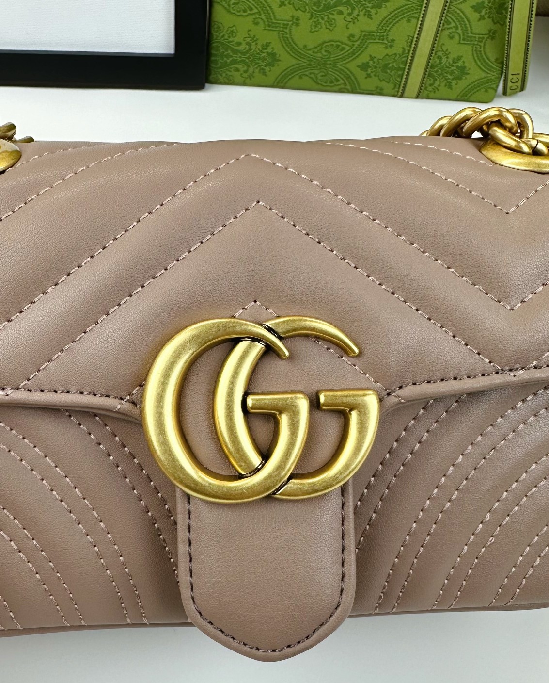 Gucci GG Marmont 小号 美バッグ - 優雅なデザイン