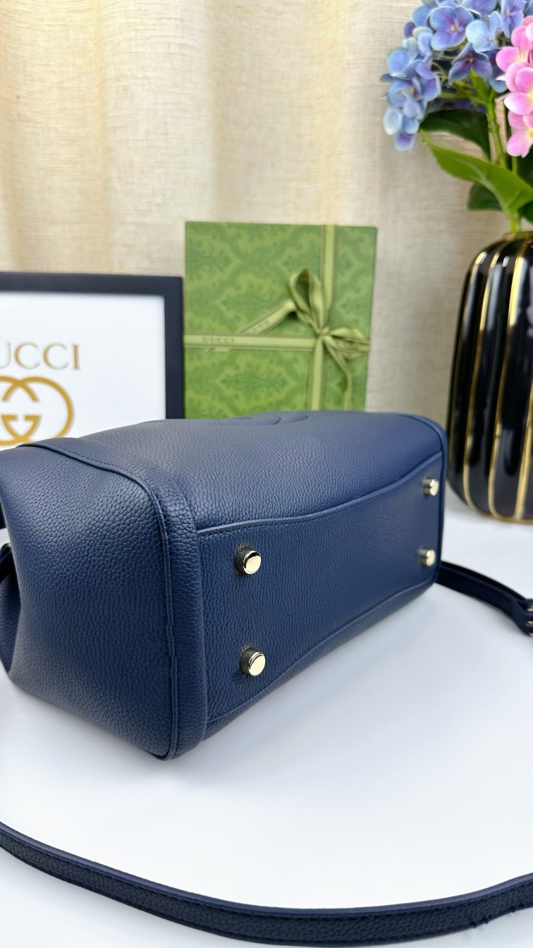  小号 G家 经典款式从不落后的版型！一直走在时尚尖端！大气，休闲！手提斜挎两用！这是一款风靡欧美的手袋