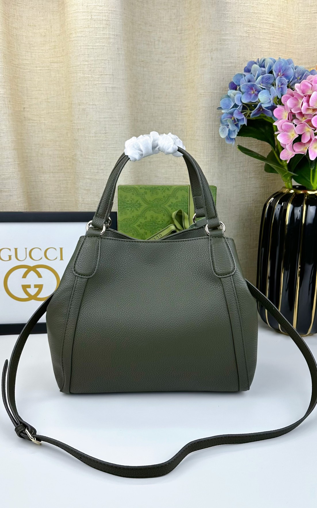  小号 G家 经典款式从不落后的版型！一直走在时尚尖端！大气，休闲！手提斜挎两用！这是一款风靡欧美的手袋