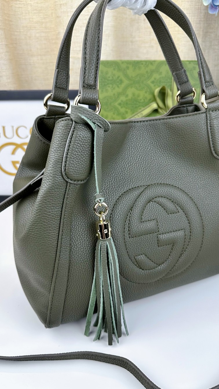  小号 G家 经典款式从不落后的版型！一直走在时尚尖端！大气，休闲！手提斜挎两用！这是一款风靡欧美的手袋