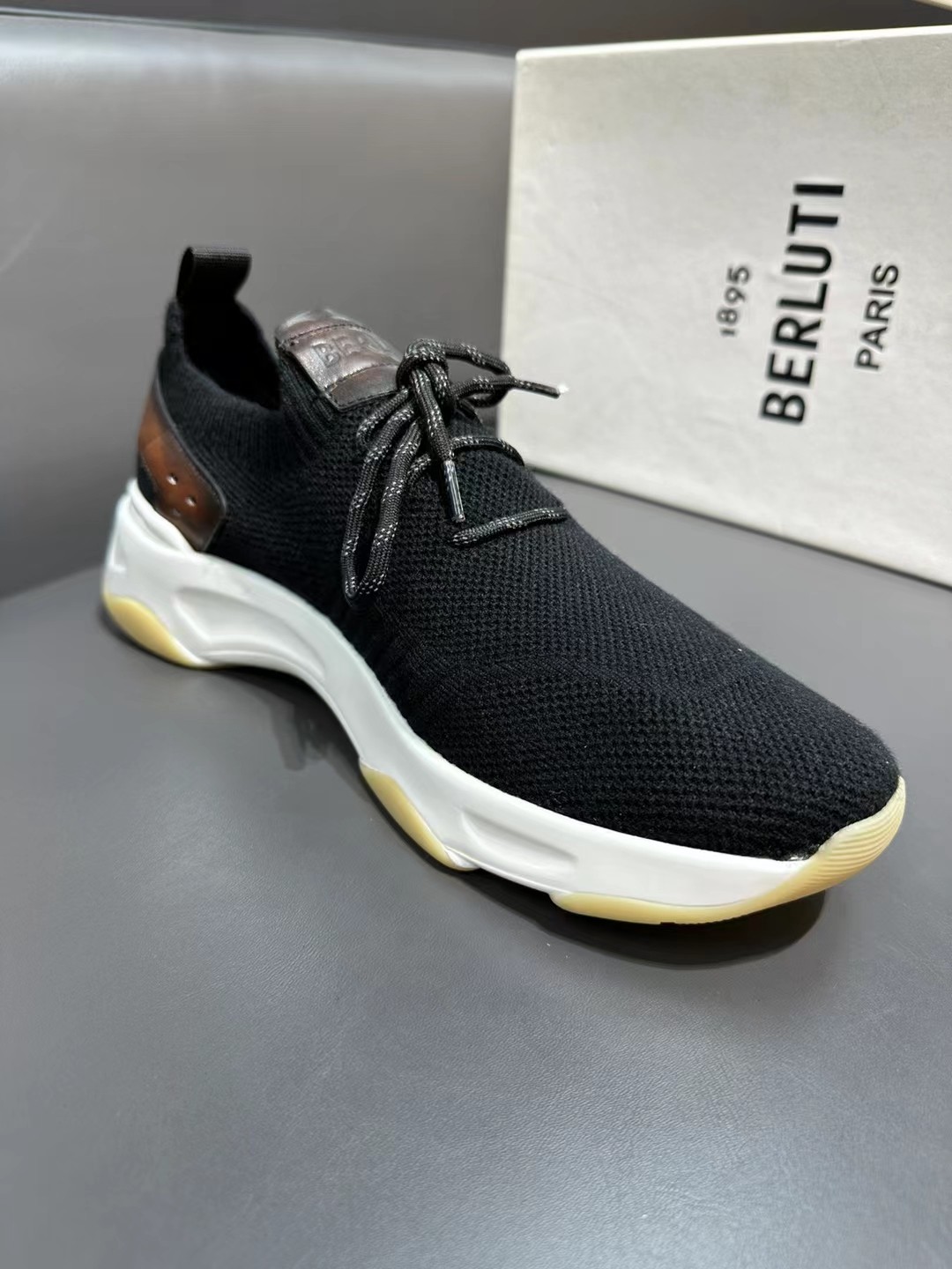 Spring/Summer nueva colección, la única versión en el mercado de los zapatos deportivos para hombre 
