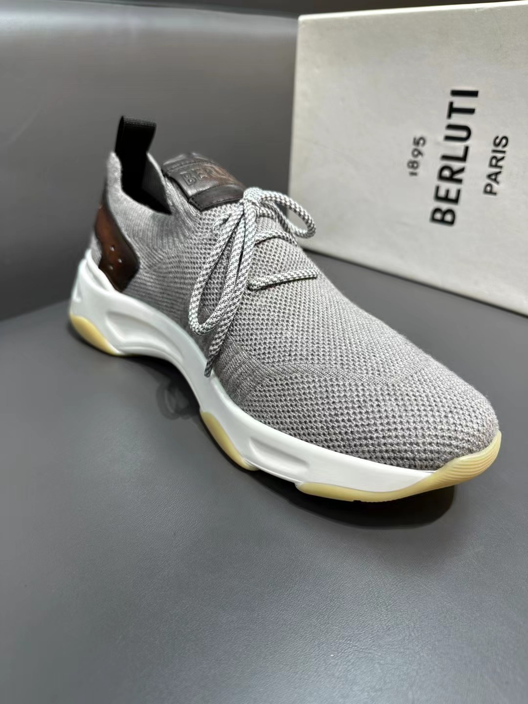 Spring/Summer nueva colección, la única versión en el mercado de los zapatos deportivos para hombre 